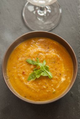 Ev yapımı sonbahar Butternut kabak çorbası