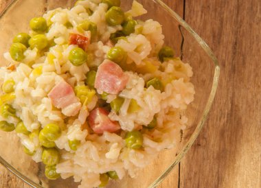 pastırma ve bezelye ile limon risotto