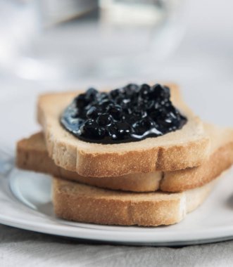 enfes tost reçelli üzerinde tablo yakın çekim