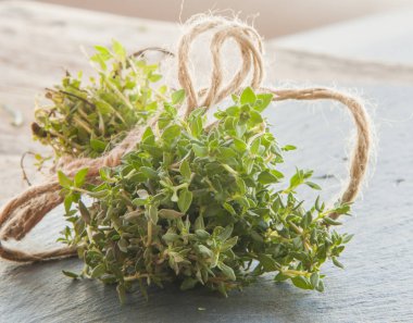 taze ot. Melissa, biberiye ve nane rustik ayarı