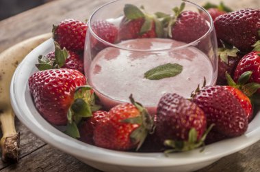 Çilek smoothies yakın çekim