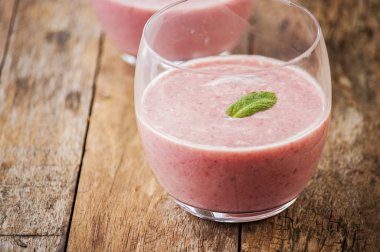 Çilek smoothies yakın çekim