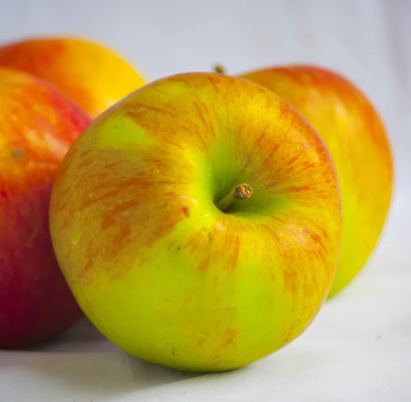 Apple on the wooden background. — Stock Photo, Image