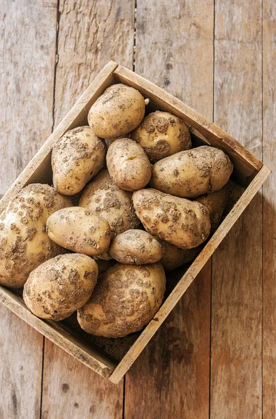 Potatoes close up on wood — Stock Photo, Image