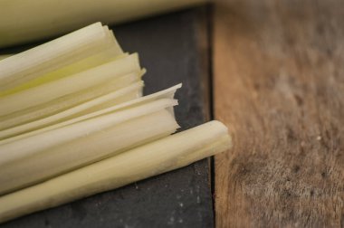 pırasa kesilmiş siyah yakın çekim