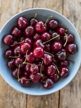 Antika kase kırmızı kiraz