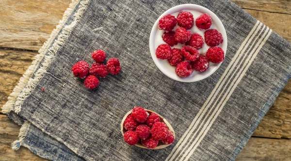 Plain Greek Yogurt with Raspberries — Stock Photo, Image