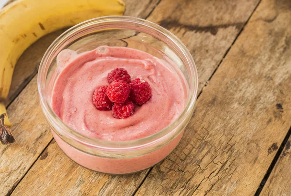 tatlı taze ahududu ile