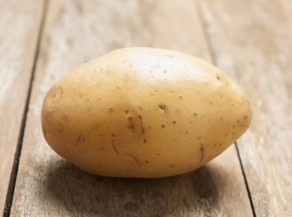 Comida cruda de papa. Patatas frescas — Foto de Stock