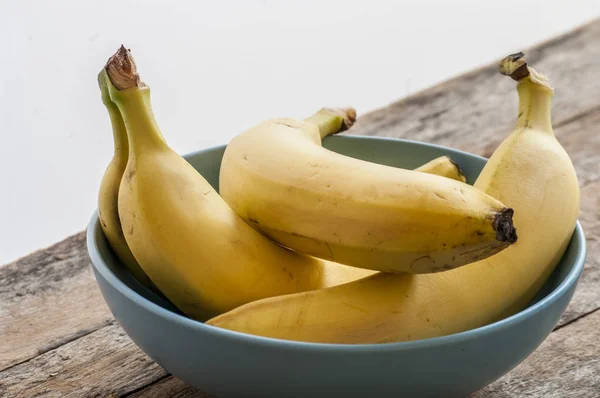 Rauwe biologische bos van bananen klaar om te eten — Stockfoto