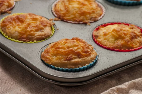 Lezzetli peynir ve domuz pastırması muffins beyaz