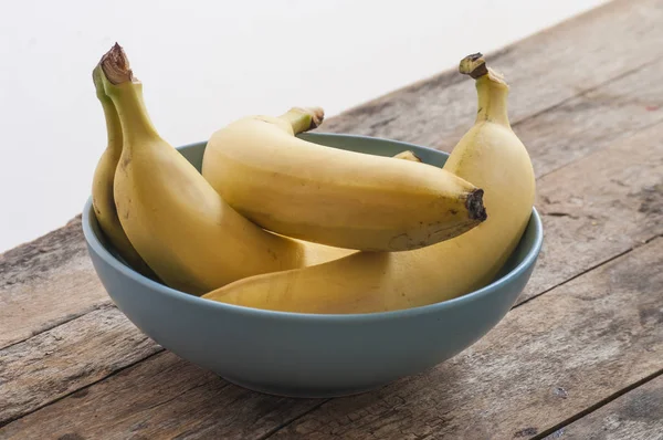 Rauwe biologische bos van bananen klaar om te eten — Stockfoto