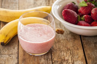 Çilek smoothies yakın çekim