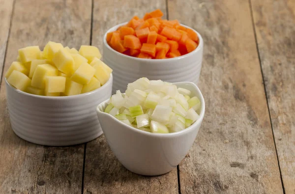 Doğranmış soğan patates ve kabak