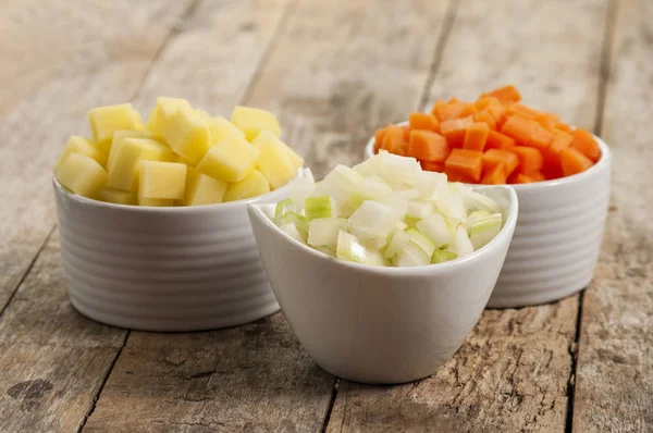 Doğranmış soğan patates ve kabak