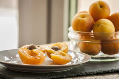 Olgun turuncu kayısı 