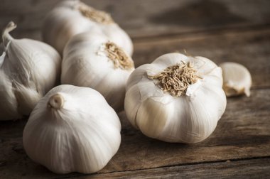 Arka plan üzerinde taze sarımsak