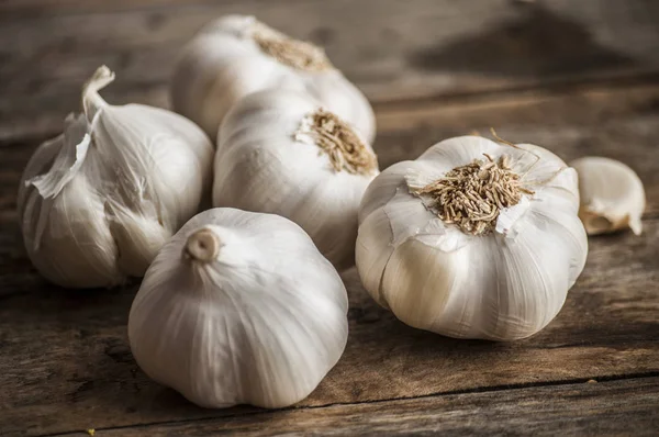 Arka plan üzerinde taze sarımsak