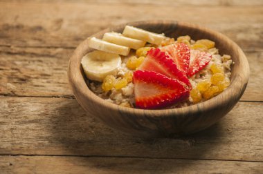 çilek ve muz ile yulaf lapası