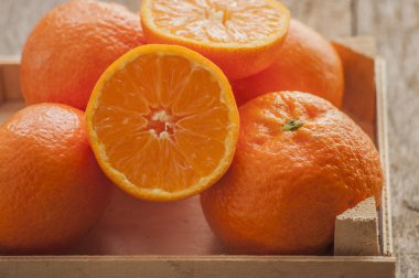 Turuncu tepsisinde ikiye ayırmak 