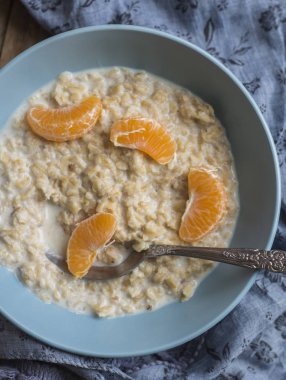 mandalina dilimleri ile yulaf ezmesi 