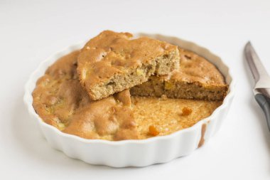 elma tarçın çay pasta