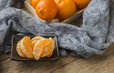 Kabın içinde olgunlaşmış mandalina