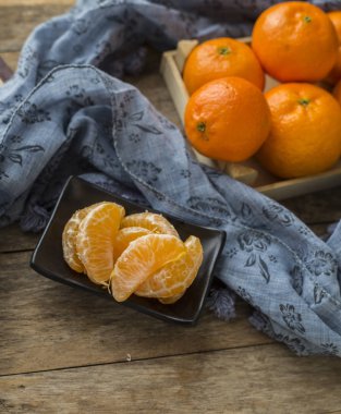 Kabın içinde olgunlaşmış mandalina