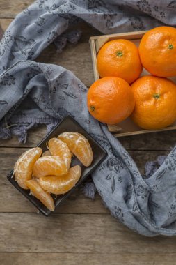 Kabın içinde olgunlaşmış mandalina