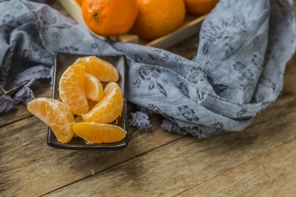 Ripe mandarins in bowl — Stock Photo, Image