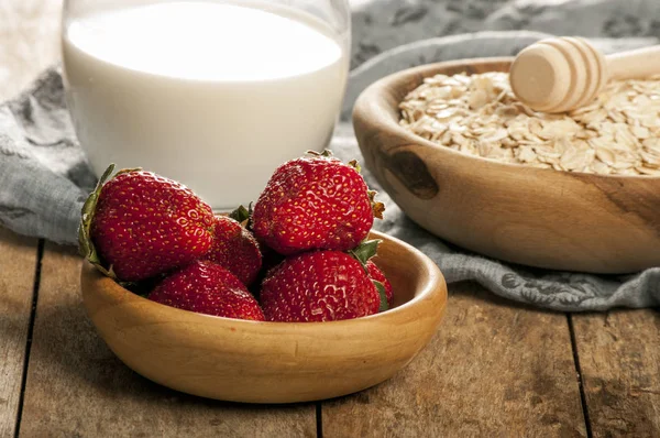 yulaf ezmesi taze meyve veya smoothie malzemeler