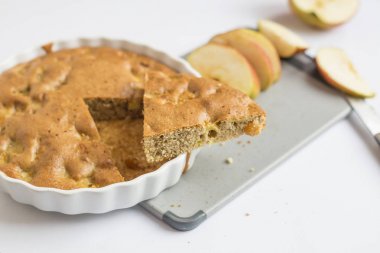 elma tarçın çay pasta