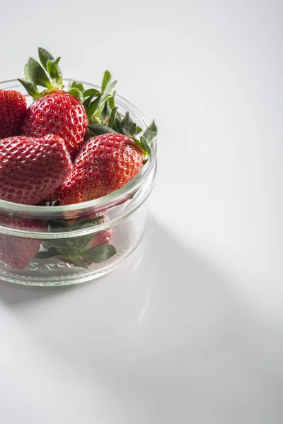 Juicy fresh strawberries in a white bowl — Stock Photo, Image