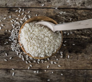 kaseye Kaşık ile pirinç 