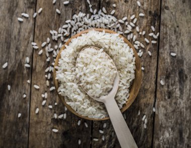 kaseye Kaşık ile pirinç 