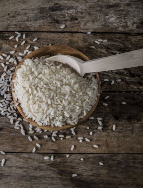 kaseye Kaşık ile pirinç 