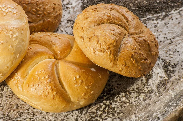 Pão de semente de papoila assado — Fotografia de Stock