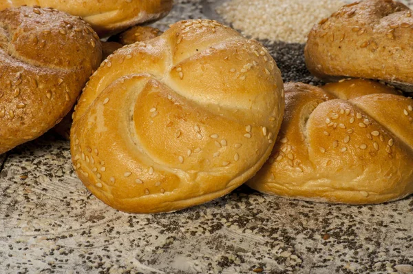 Pão de semente de papoila assado — Fotografia de Stock