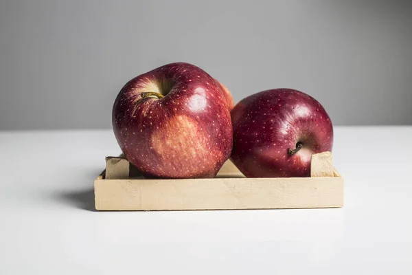 Red ripe apples — Stock Photo, Image