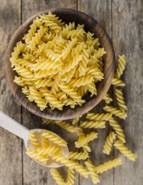 ham sarmal şeklinde makarna