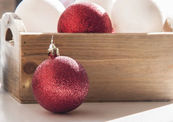 Vánoční koule izolované na bílém pozadí. — Stock fotografie