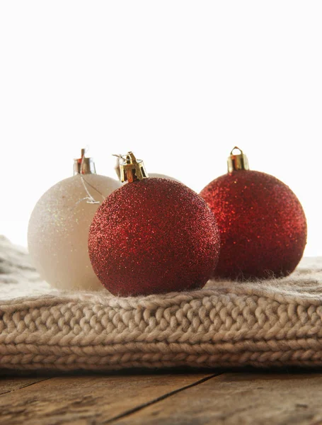 Noel top beyaz ve kırmızı