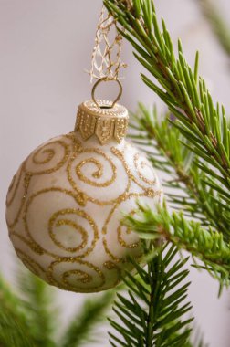 Noel süsleri - topları ve yeşil şube