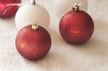 Noel işte! Parlak güzel Noel ampuller yakın çekim