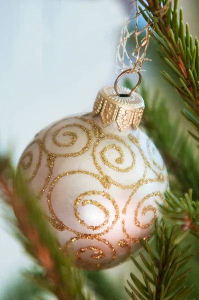 Noel süsleri - topları ve yeşil şube