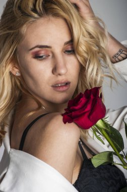 güzel sarışın portresi