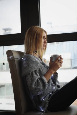 ışık garland kahve içme kadınla 