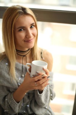 ışık garland kahve içme kadınla 