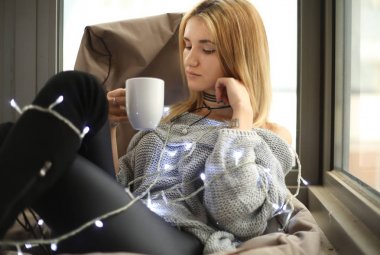 ışık garland kahve içme kadınla 