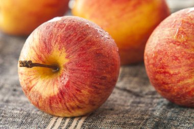 Sulu Kırmızı elma